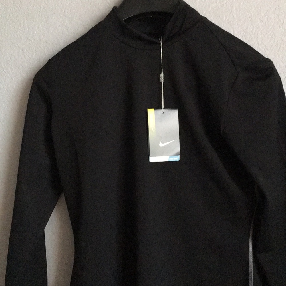 NWT women’s Nike golf dri-fit long sleeve top